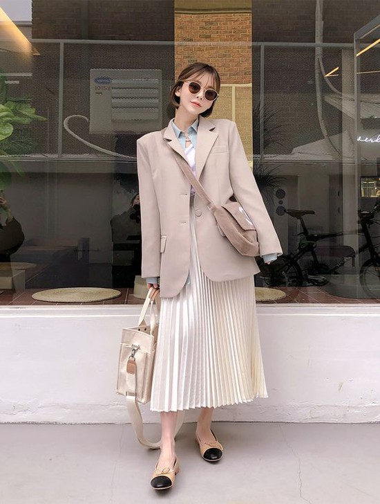 Chân váy xếp ly và cú “come back” ấn tượng.