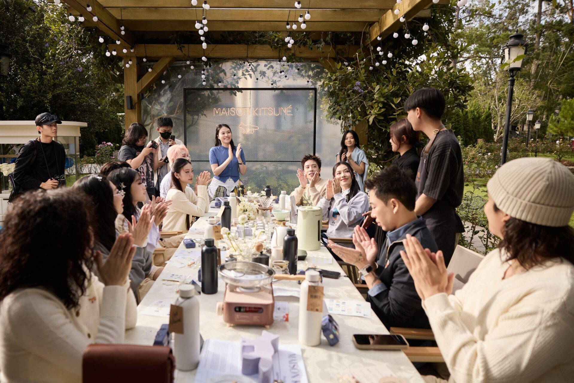 Maison Kitsuné chính thức trình làng BST Thu/Đông 2025 với chủ đề “Singing with the stars”.