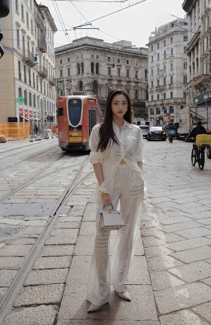 khẳng định phong cách và vị thế đại diện Việt Nam trên sàn diễn quốc tế.