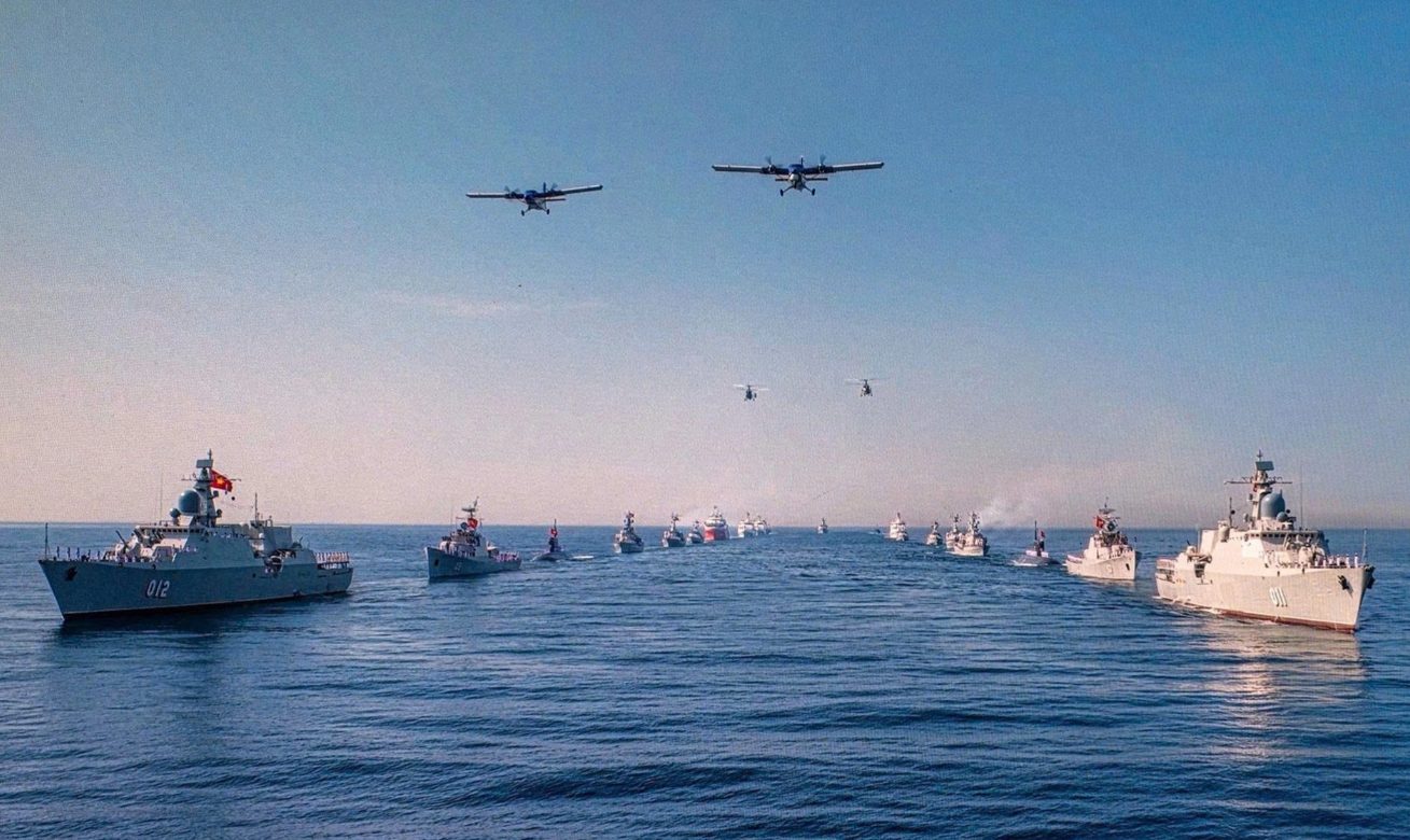 Đại lễ kỷ niệm 80 năm Cách mạng tháng Tám và Quốc khánh tại Quảng trường Ba Đình cùng màn diễu binh trên biển ở Cam Ranh đã mang đến những hình ảnh hùng tráng,