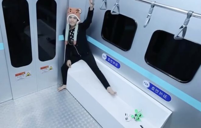 Một mình nhưng vẫn “quẩy” hết công suất