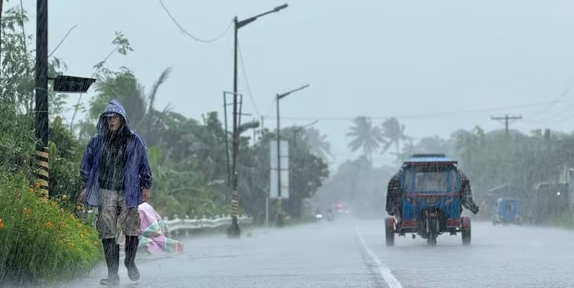  Bão Fengshen cách thành phố Đà Nẵng khoảng 310 km