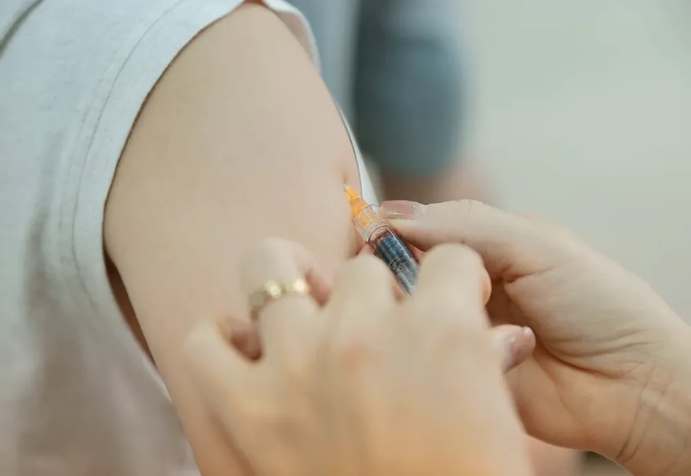 phòng ngừa bệnh trước mùa dịch cao điểm thường kéo dài từ tháng 10 đến tháng 2 năm sau.