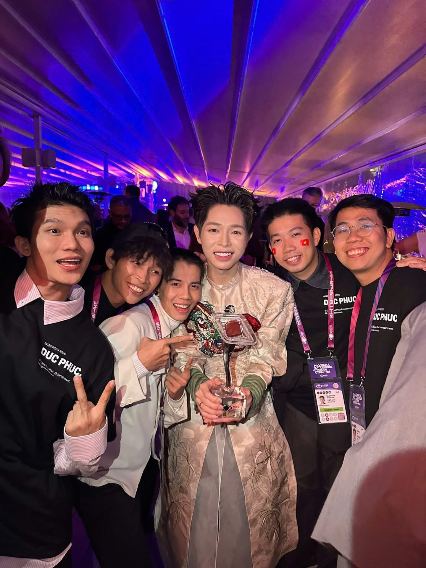  Đức Phúc gây bão với “Phù Đổng Thiên Vương”: Từ sân khấu Intervision 2025 đến Top Trending toàn cầu