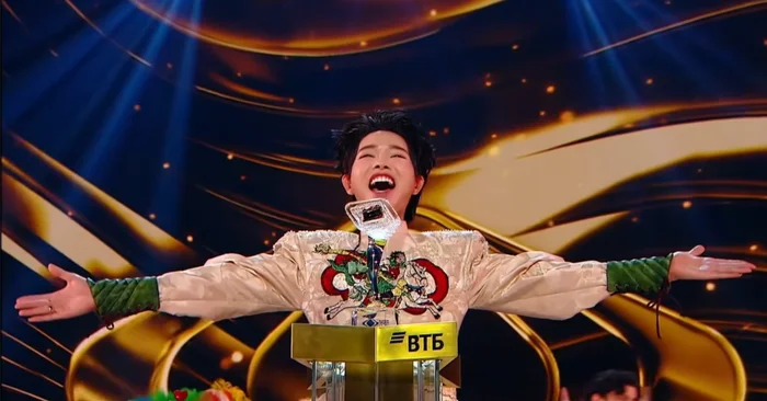  Hòa Minzy bật khóc khi Đức Phúc giành Quán quân Intervision 2025