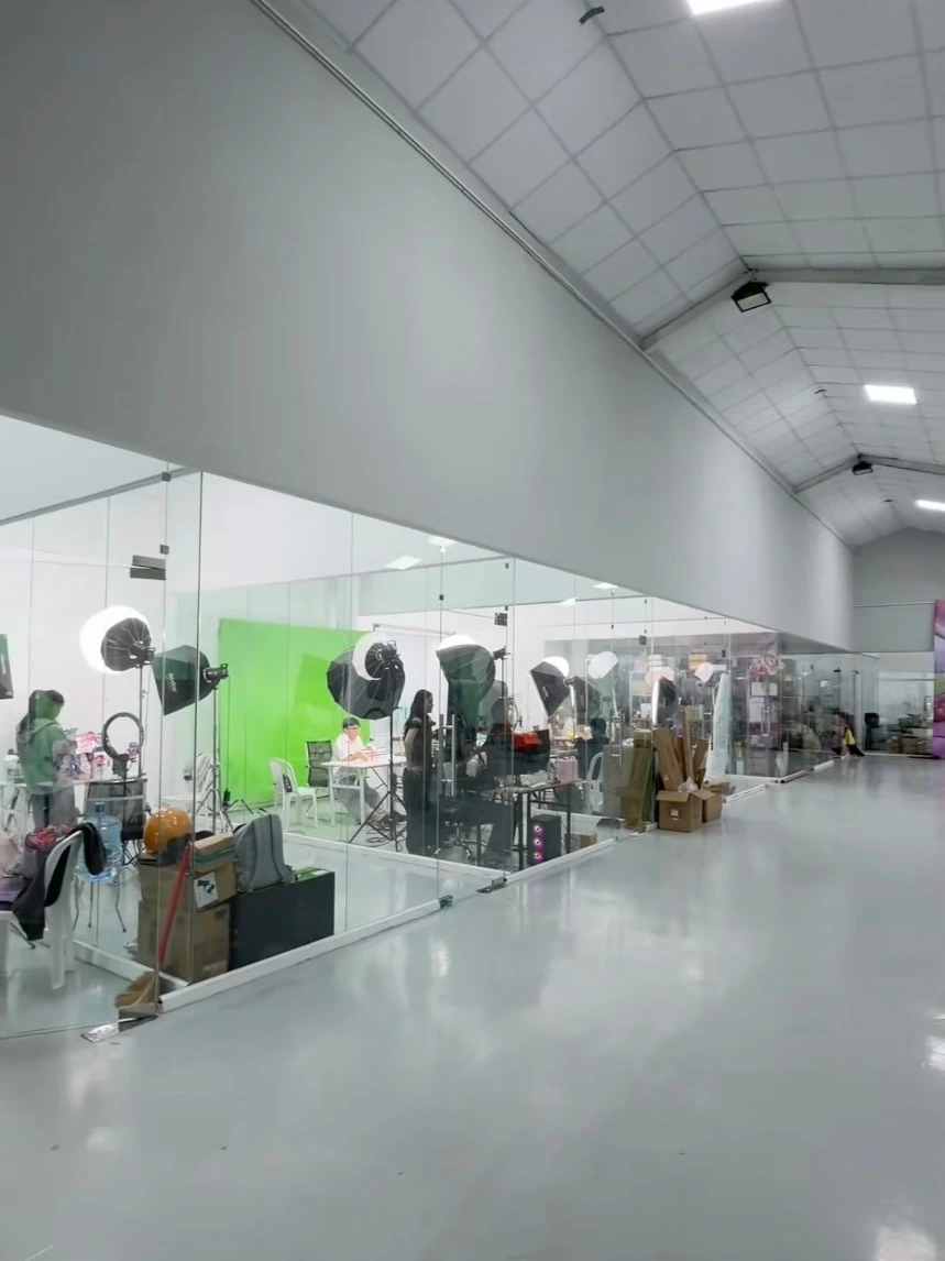 Rao bán xưởng phát trực tiếp giữa thời điểm khó khăn