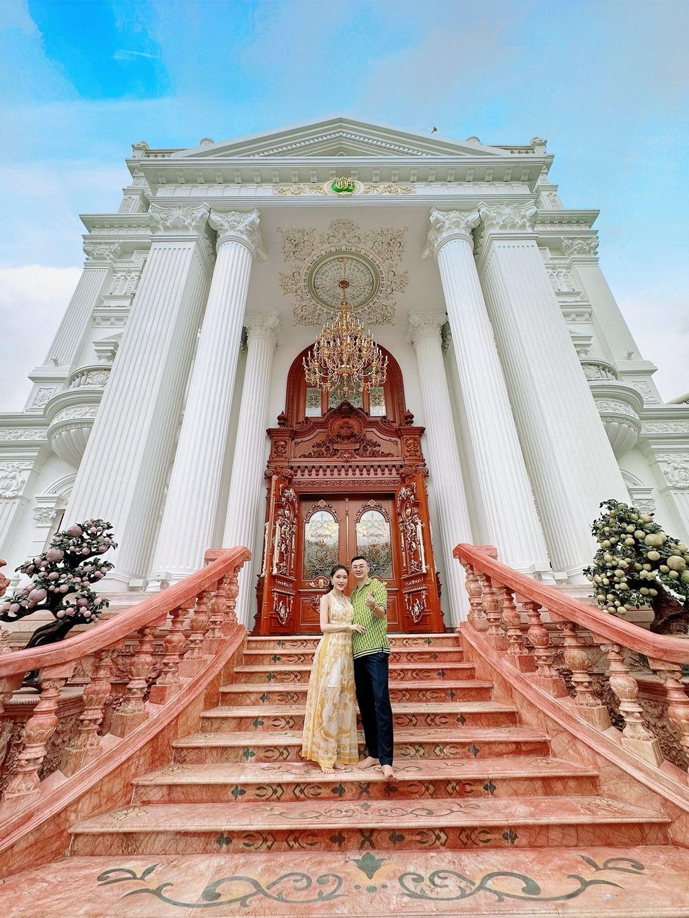  Drama chưa hồi kết: Từ livestream trước cổng biệt thự đến “lịch bận” khó hiểu của chồng Ngân Collagen