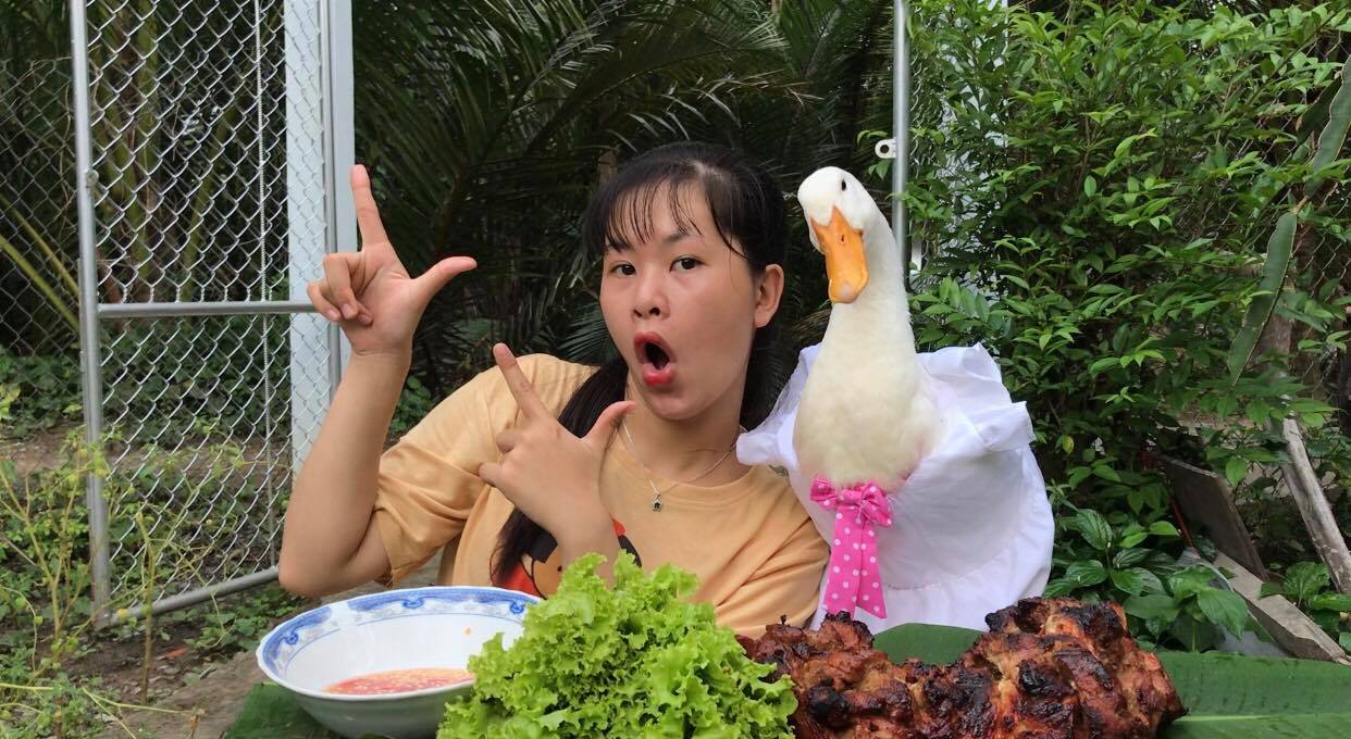 Trang cho biết cô không có ý định nuôi thêm thú cưng, bởi “với mình, Bim Bim là một mối duyên đặc biệt”.