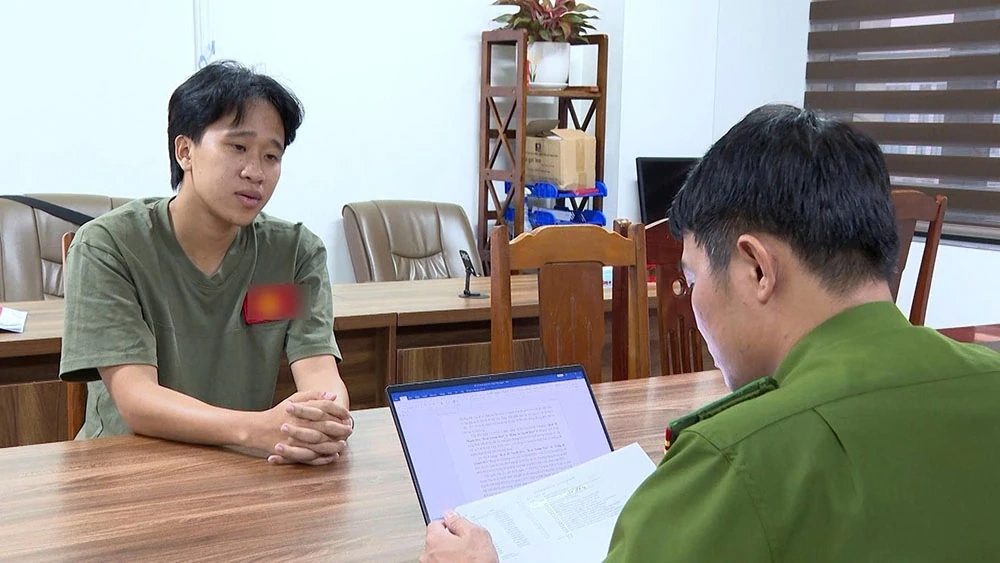  Bắt admin fanpage “Hà và Việt Nam” vì chiếm đoạt tiền từ thiện