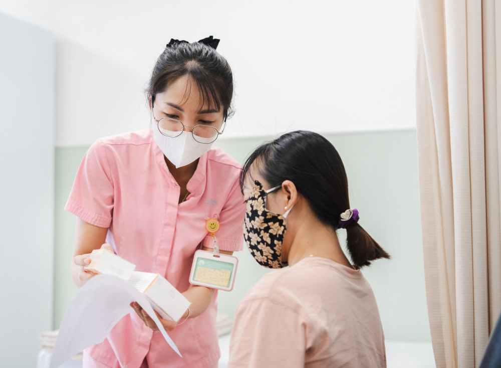 Nếu đủ điều kiện, họ có thể lựa chọn phương pháp bơm tinh trùng vào buồng tử cung (IUI) hoặc thụ tinh trong ống nghiệm (IVF).