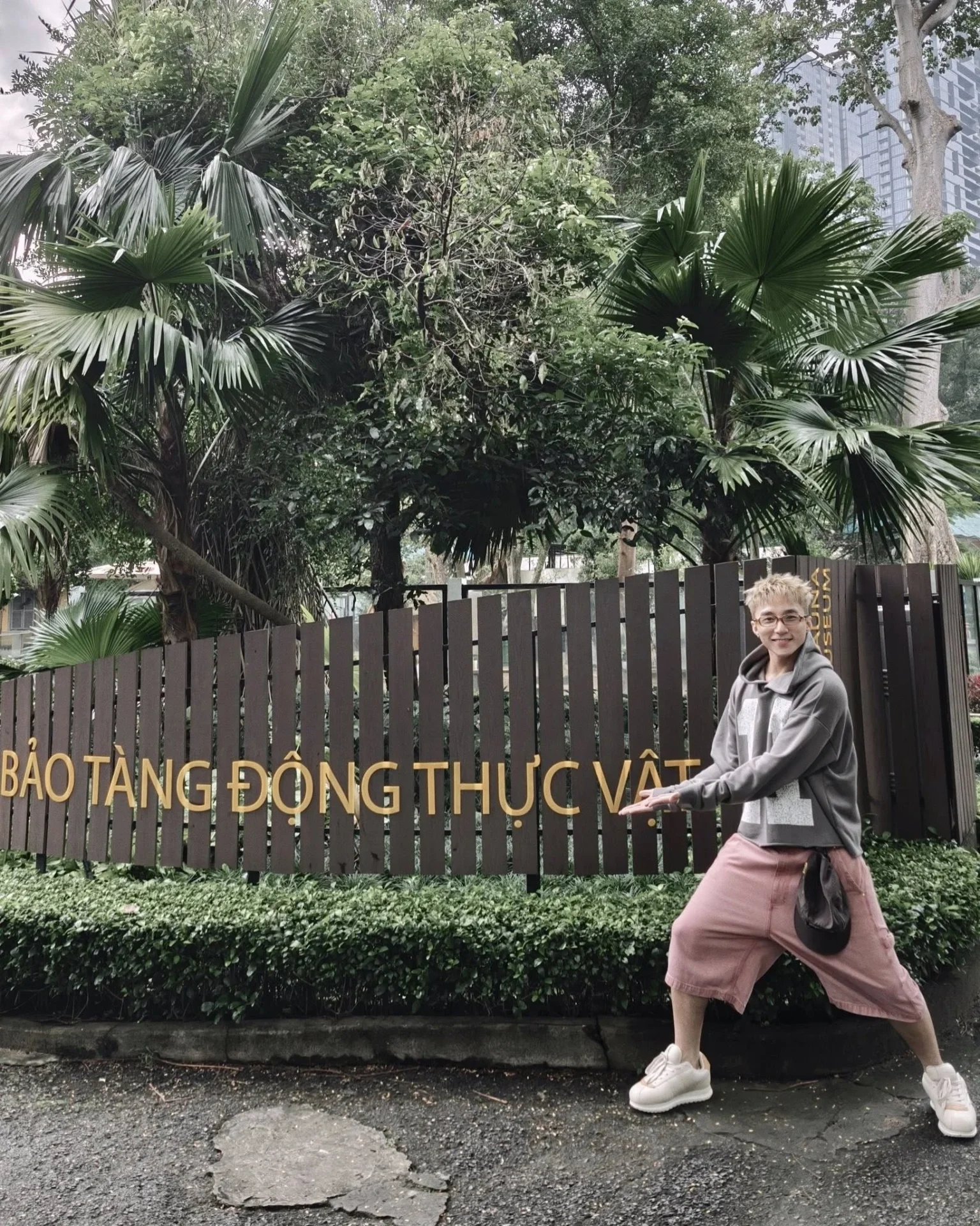  Sơn Tùng M-TP “đánh úp” Thảo Cầm Viên, fan ùn ùn kéo đến săn “Capy Boy”