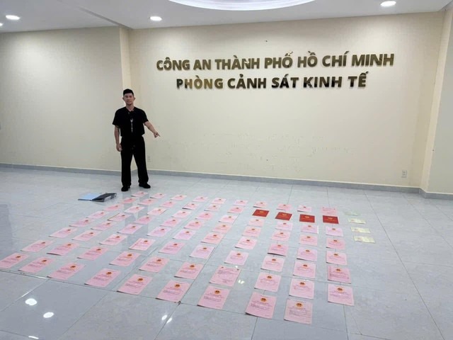 lực lượng chức năng thu giữ tới 80 giấy chứng nhận quyền sử dụng đất (sổ đỏ) đứng tên vợ chồng Lương Bằng Quang – Ngân 98,