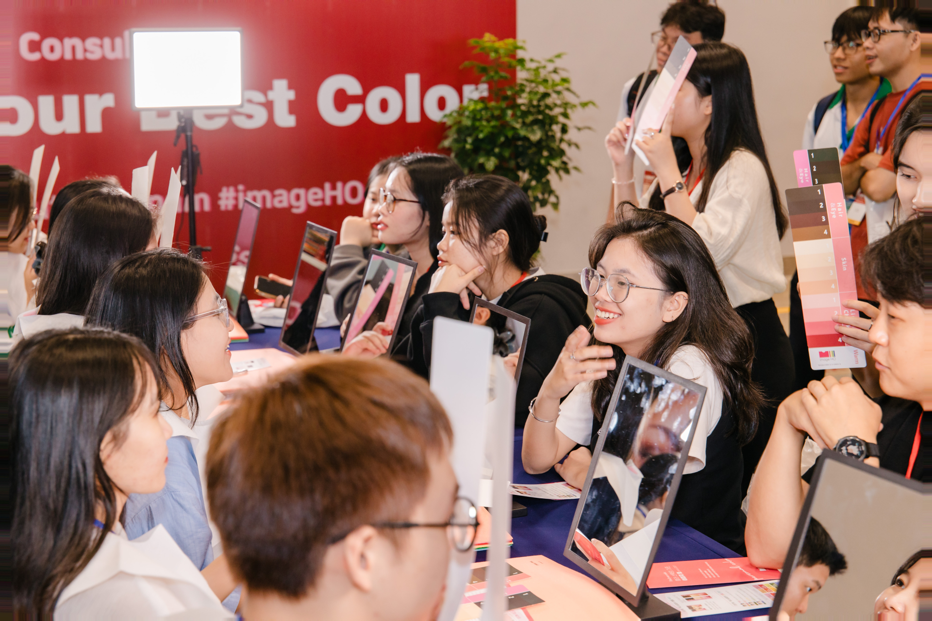 nắm bắt nhịp thị trường qua phản hồi trực tiếp của người tiêu dùng trẻ.