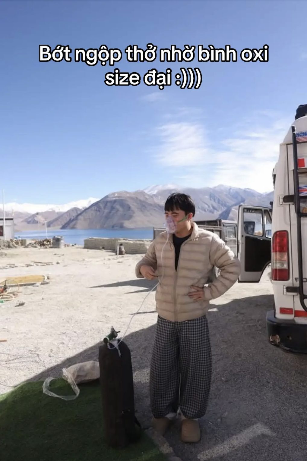 Chuyến đi đến vùng đất được mệnh danh “Tiểu Tây Tạng” của Bông Tím bất ngờ trở thành trải nghiệm “ngộp thở” đúng nghĩa.