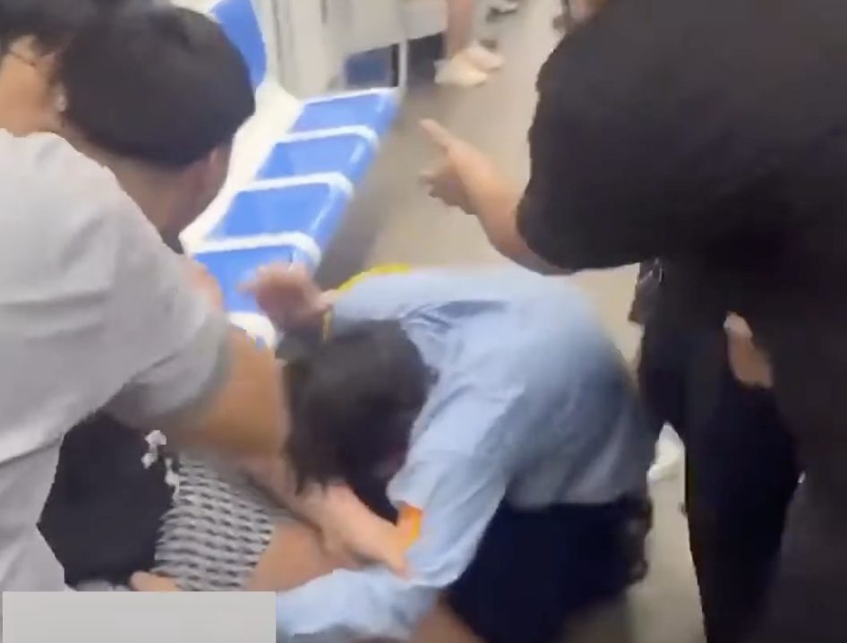  Công an vào cuộc vụ người đàn ông bị đánh trên tàu Metro số 1