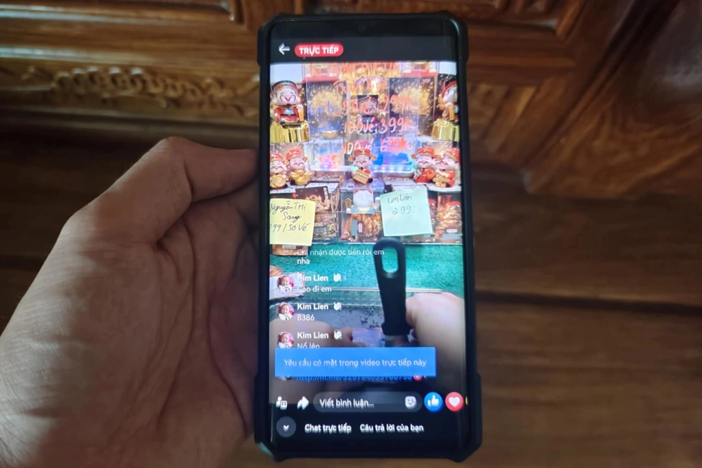 nhiều người nhẹ dạ cả tin đã bị cuốn vào vòng xoáy lừa đảo tinh vi, để rồi mất trắng số tiền lên đến hàng trăm triệu đồng.