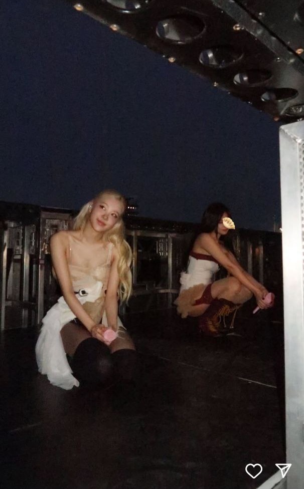 Rosé “đáp trả” bằng cách riêng