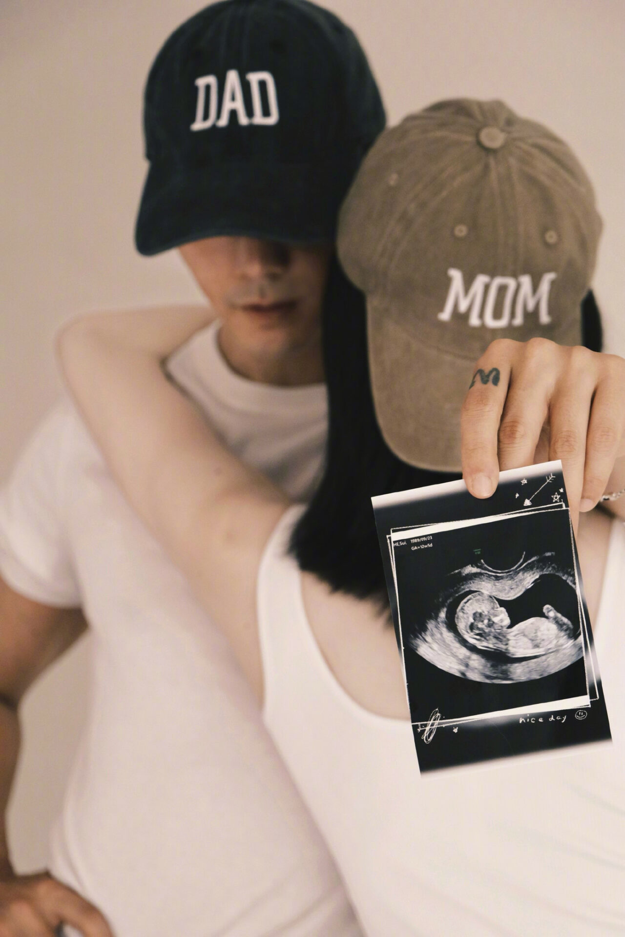  Cả Cbiz ngỡ ngàng: Nam thần Trần Vỹ Đình chính thức lên chức bố!