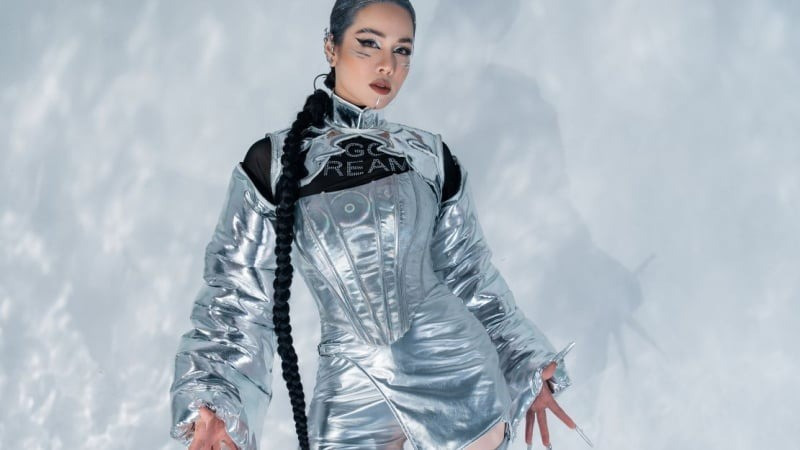 Trở lại hoành tráng với MV “vũ trụ”, Nhật Kim Anh gây bất ngờ