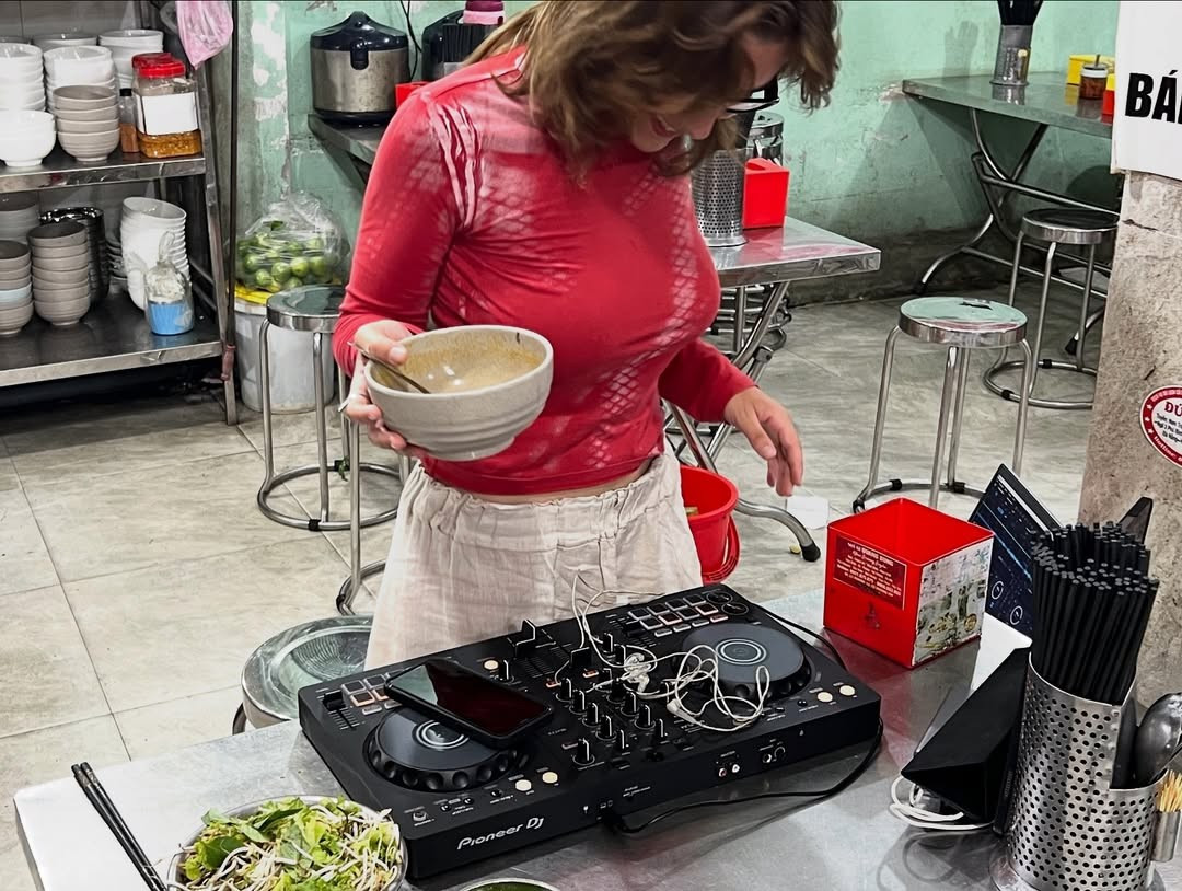 trở thành “nhật ký” nho nhỏ về những gặp gỡ bất ngờ của khách lữ hành trên hành trình khám phá Việt Nam.