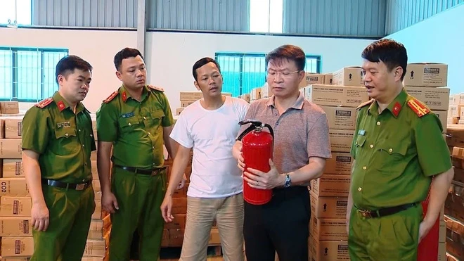  Khởi tố vụ sản xuất 2,2 triệu bình chữa cháy giả trị giá hơn 800 tỷ đồng