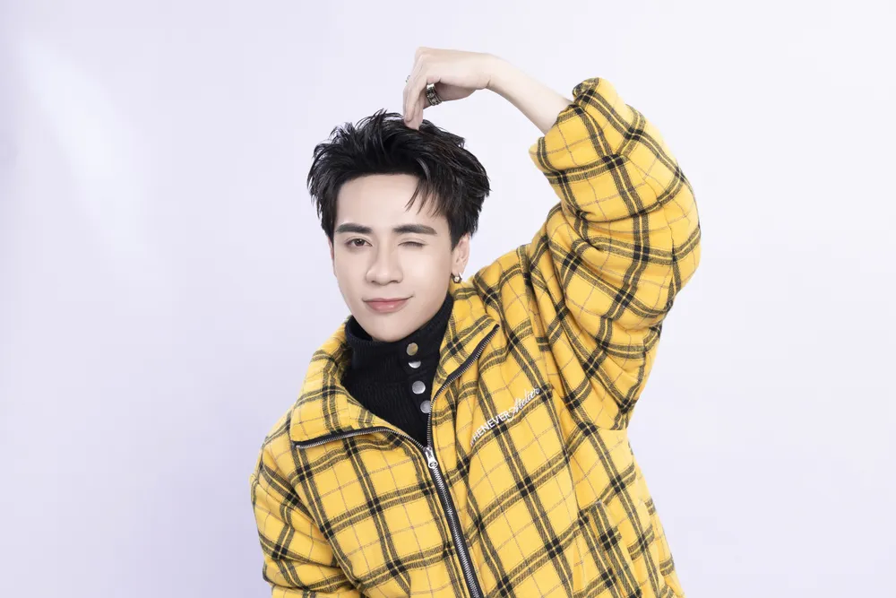  Nhiều thương hiệu “ma” lén dùng hình ảnh Quang Hùng MasterD để lừa fan