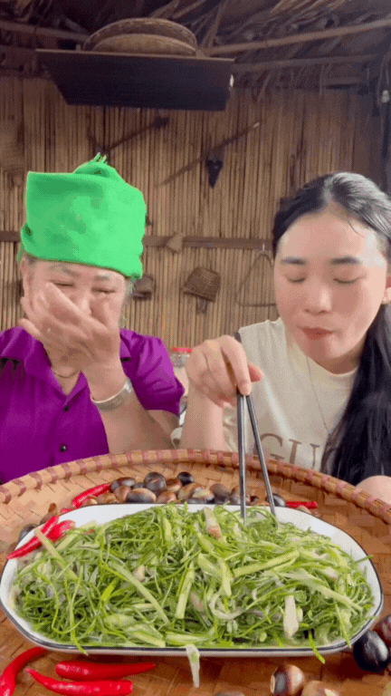 Từ món rau dại thành “đặc sản triệu view”