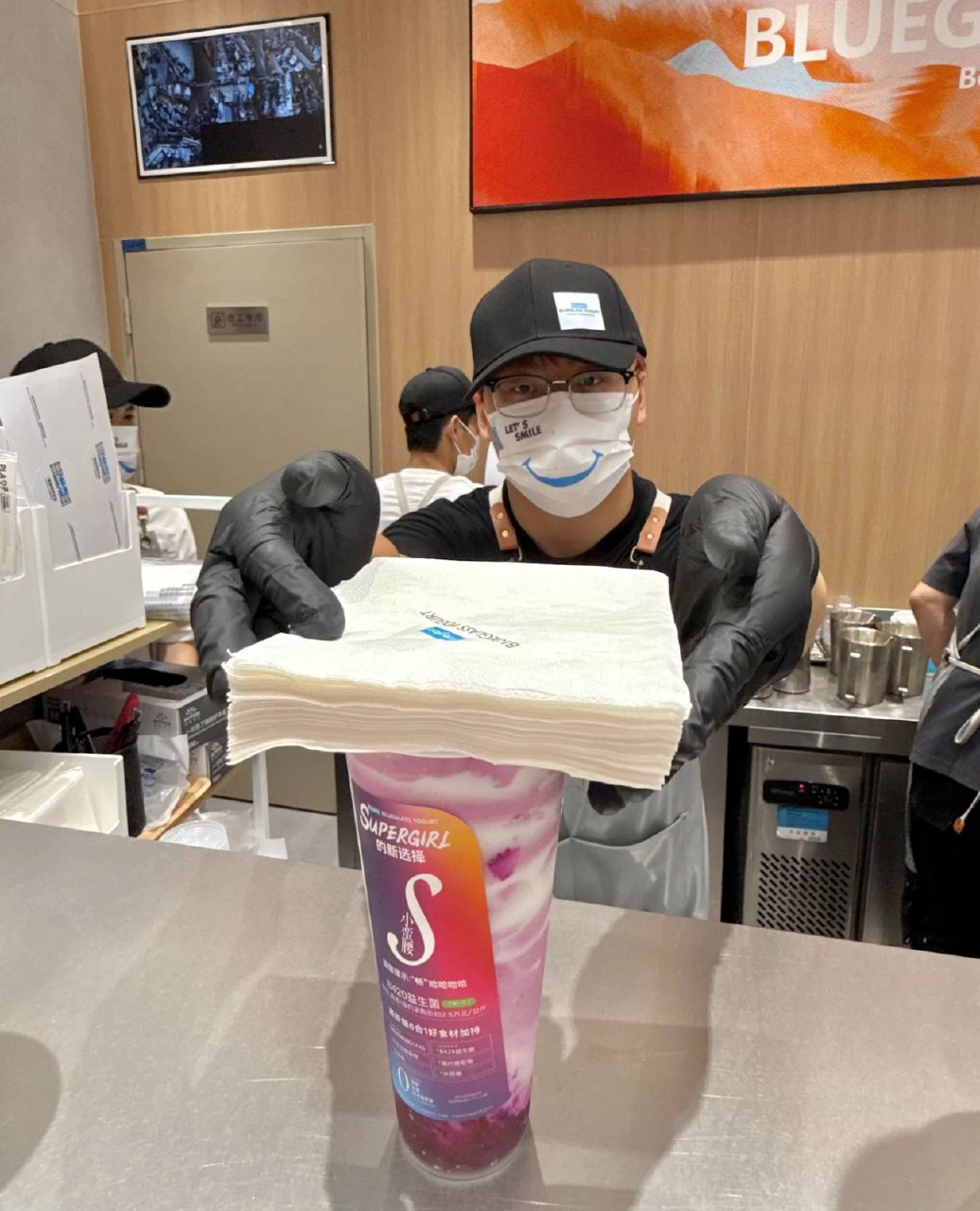 Ly sữa chua “mạnh tay” với hệ tiêu hóa.