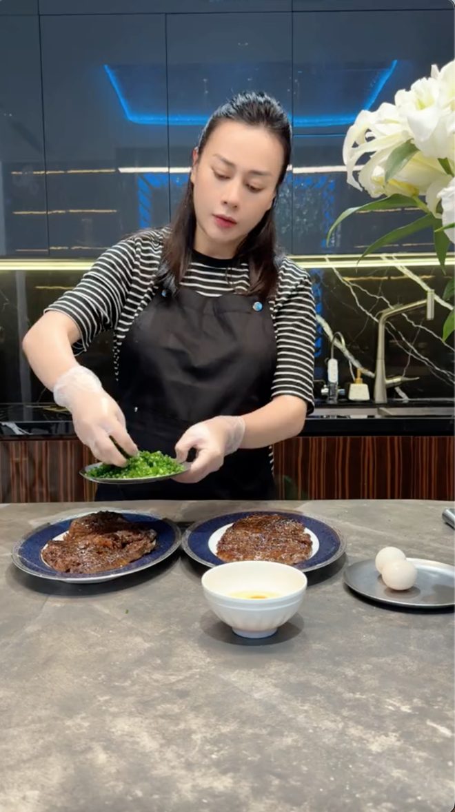 mẹ bỉm nấu toàn món sang chảnh như nhà hàng 5 sao