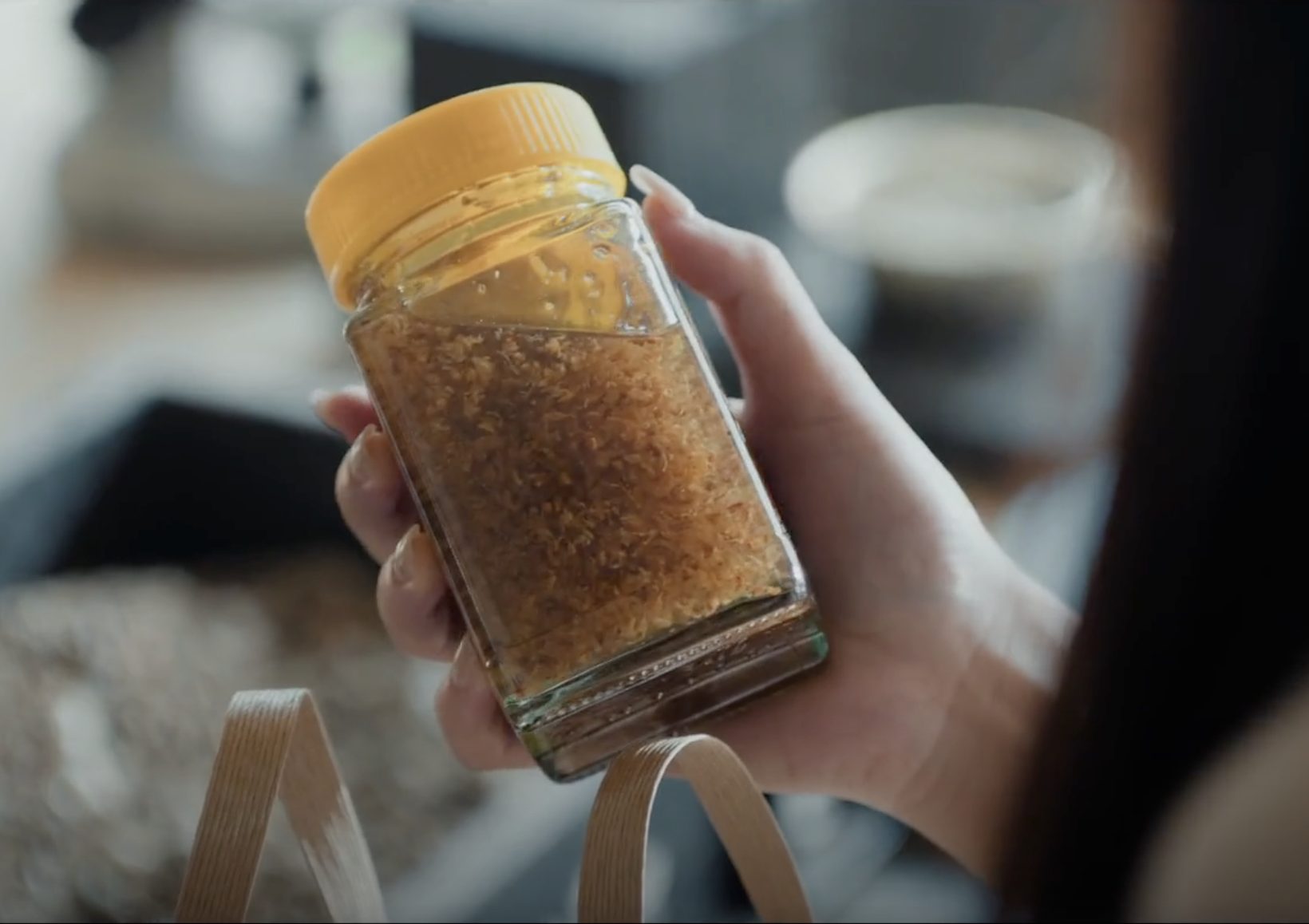  Triệu Lộ Tư khiến món mứt quế hoa thành “trend” mới của giới trẻ Việt