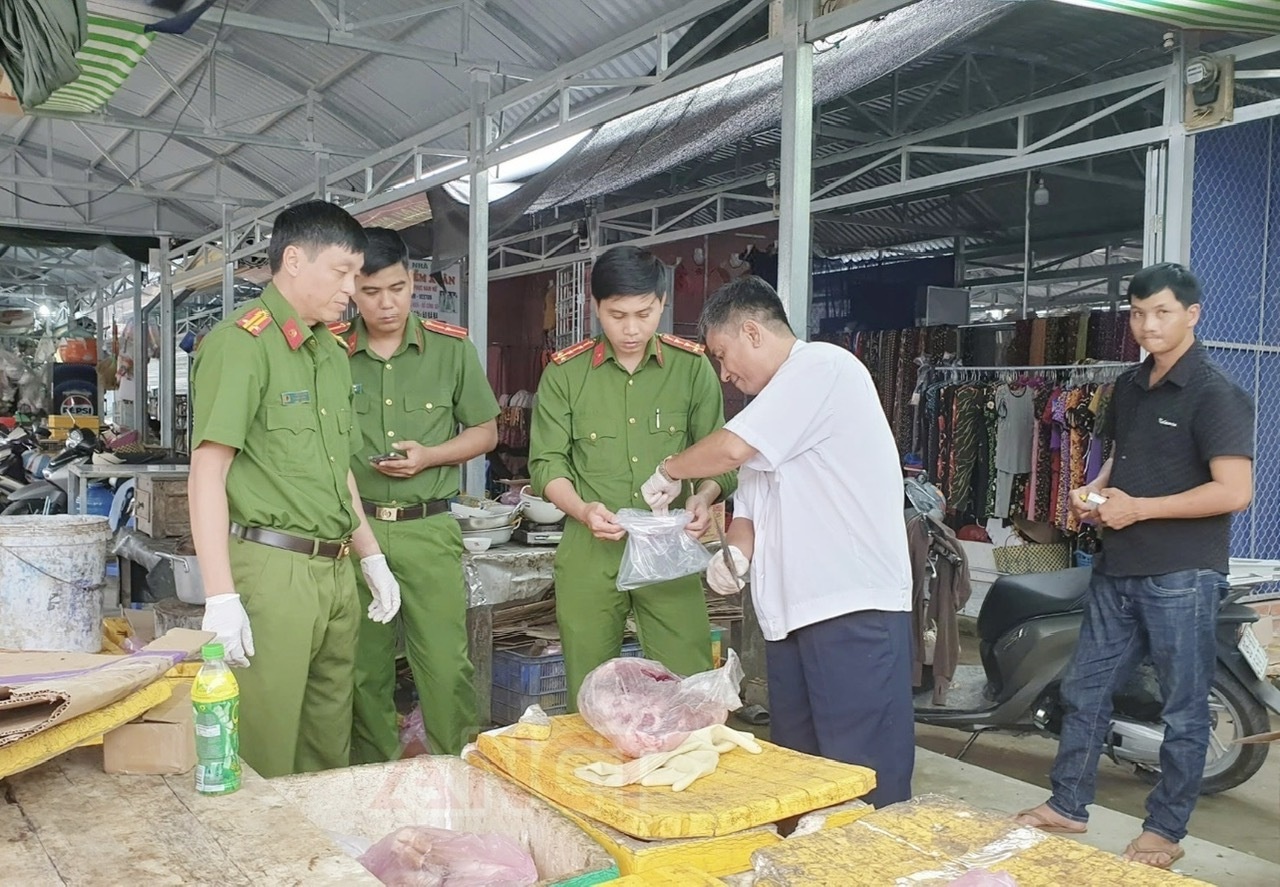 10/12 mẫu thịt tại chợ dương tính với virus, hơn 840 kg bị tiêu hủy