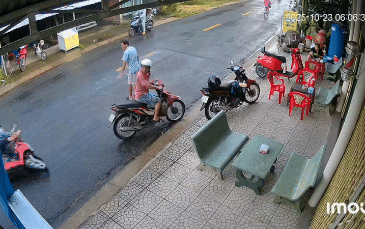  Người đàn ông qua đường bị xe tông trúng, dân mạng tranh cãi gay gắt “ai mới là người ẩu”?